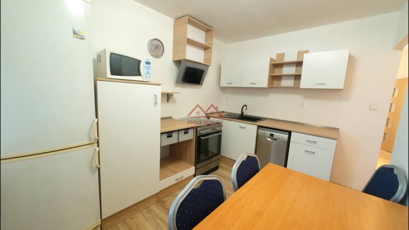 Timeline 16_00086400.jpg