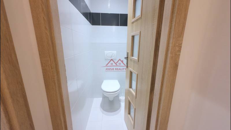 Timeline 17_00086400.jpg